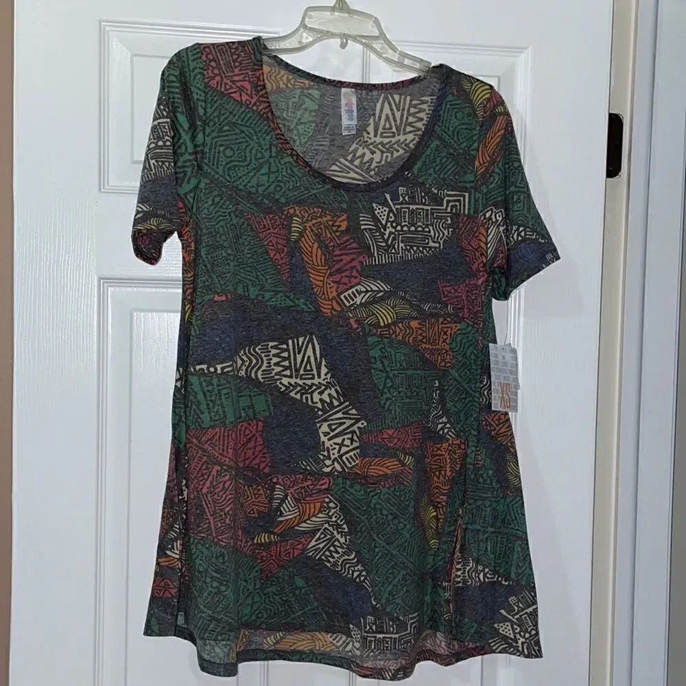 (5/$25) LuLaRoe Gray Geometric Print Perfect T Top